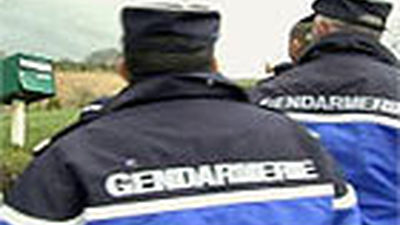 Un terrorista abatido tras decapitar a un profesor en la periferia de París