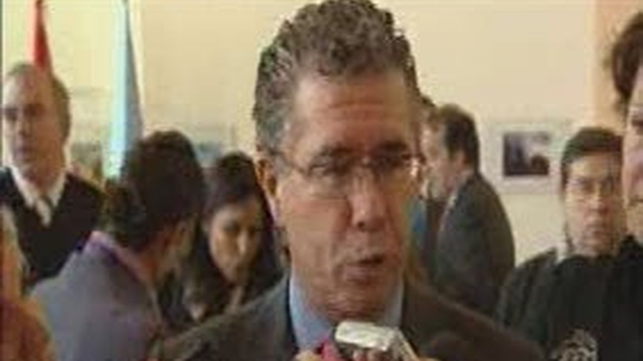 Granados tacha de "teatro" y "paripé" la  reunión de Rubalcaba y Blanco con Tomás Gómez