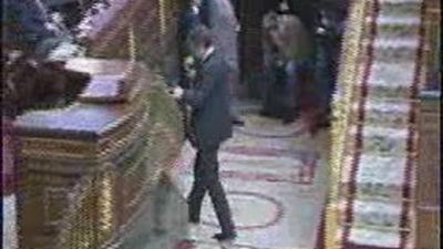 Rajoy dice a Zapatero que ya nadie le cree  y que "el único camino" es convocar elecciones