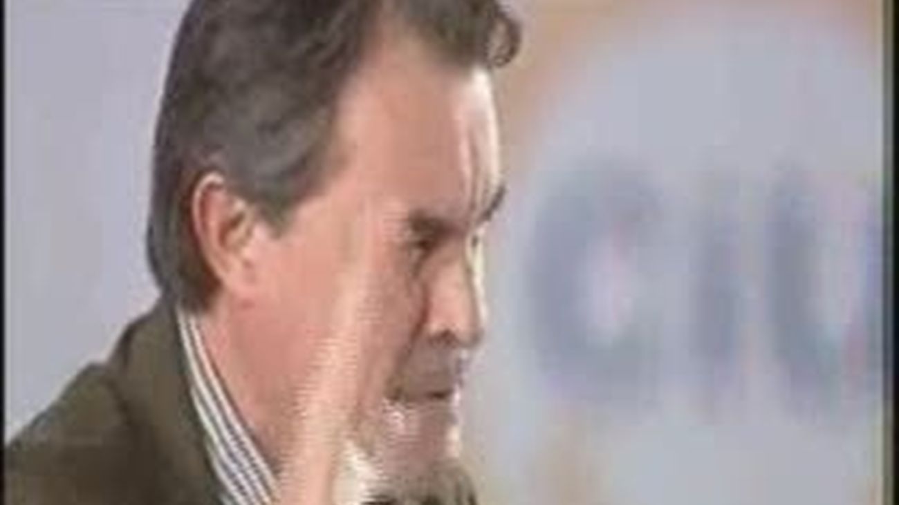 Mas lanza una opa al tripartito y al PP para captar el "voto útil por el cambio"