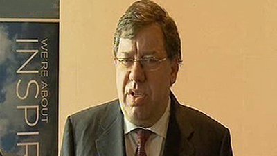 Irlanda pacta su rescate con la UE y planifica un duro ajuste fiscal y reducción del sistema bancario