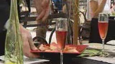 La Generalitat obliga por decreto a los hoteles a poner pan con tomate en los desayunos