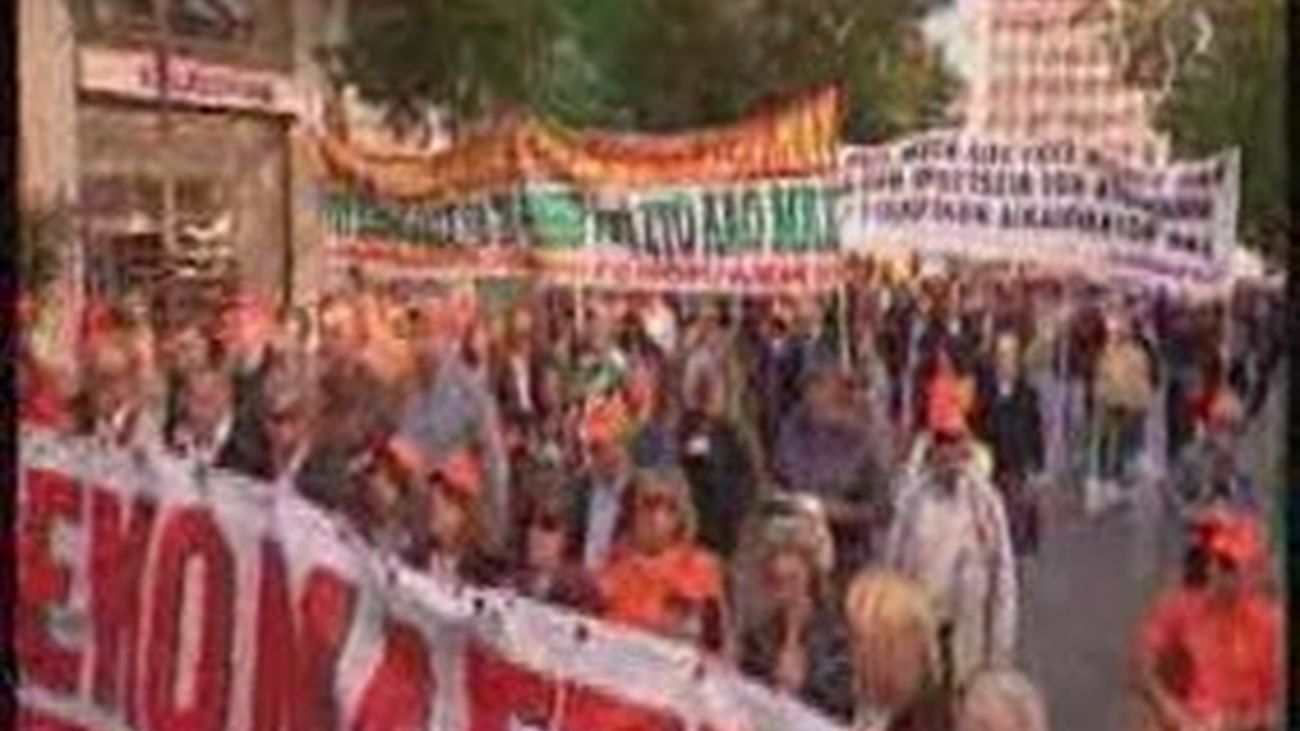 Merkel afirma que ningún país de la eurozona  está en situación de "tener que reestructurar" su deuda