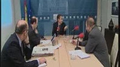 Zapatero descarta un rescate para España y dice que no habrá despidos públicos