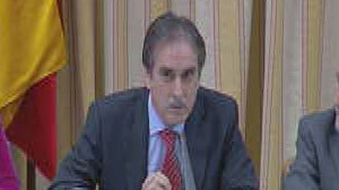 Valeriano Gomez comision