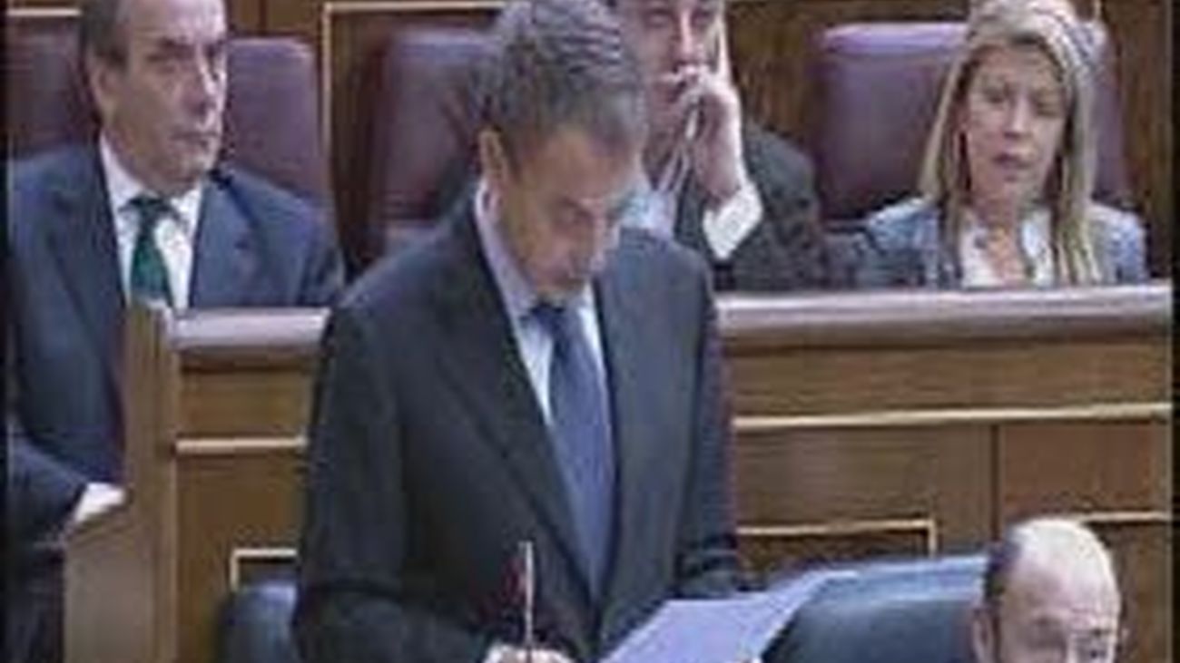 Zapatero: privatización para Barajas, rebaja fiscal para PYMES y fin de los 426 euros del paro