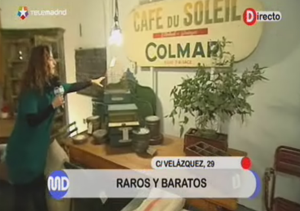 Una tienda efímera con muebles de época