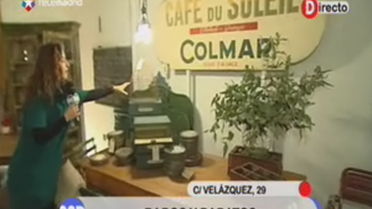 Una tienda efímera con muebles de época