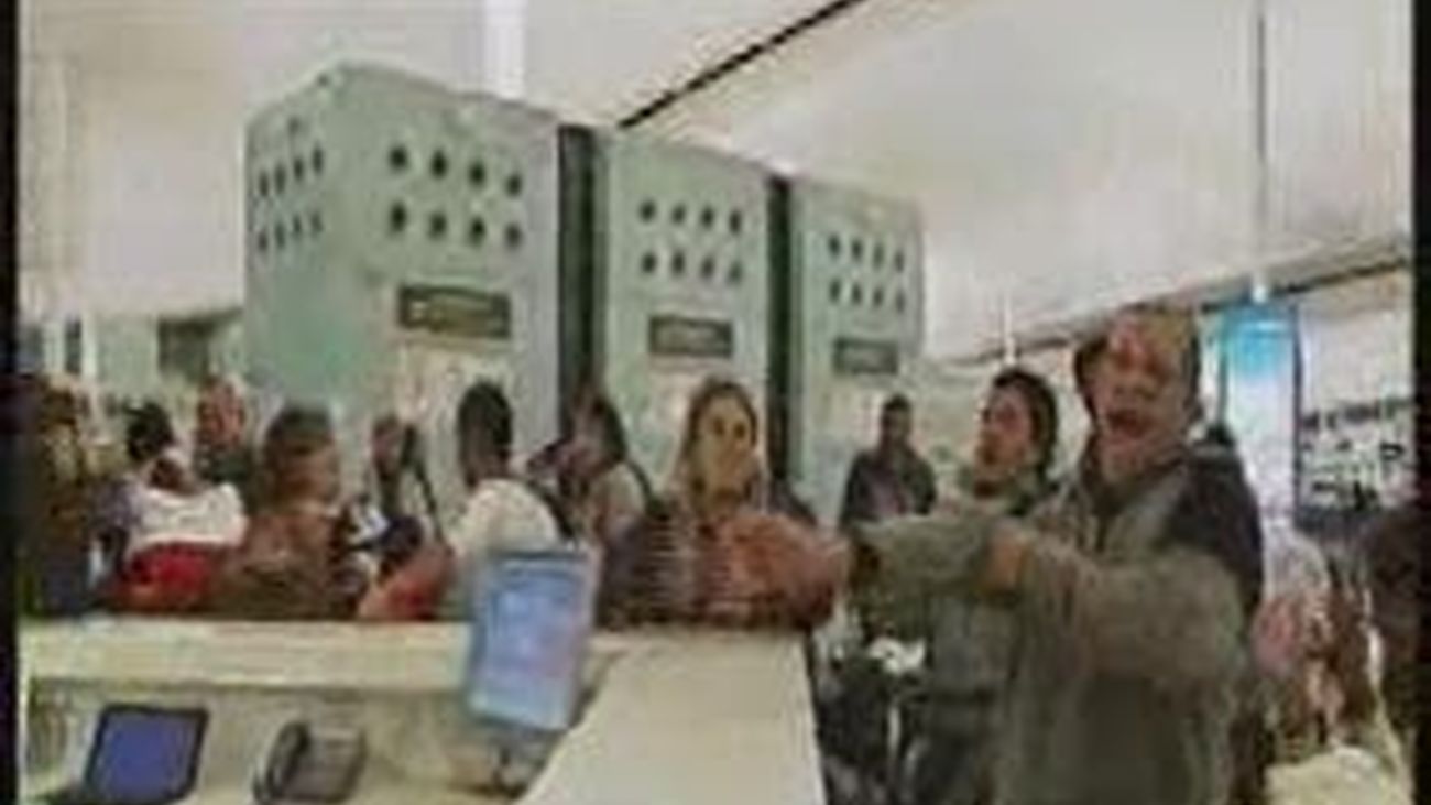 Barajas recupera la normalidad y los controladores van masivamente a trabajar