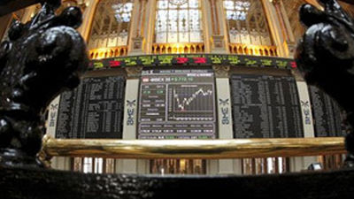 La bolsa cae y la prima de riesgo cierra en los 520 puntos básicos