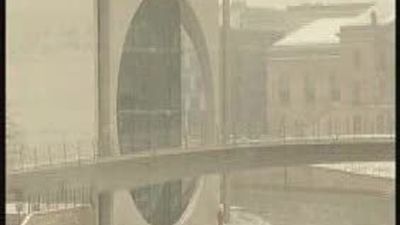 La nieve obliga a suspender cientos de vuelos y causa un caos de tráfico en Alemania