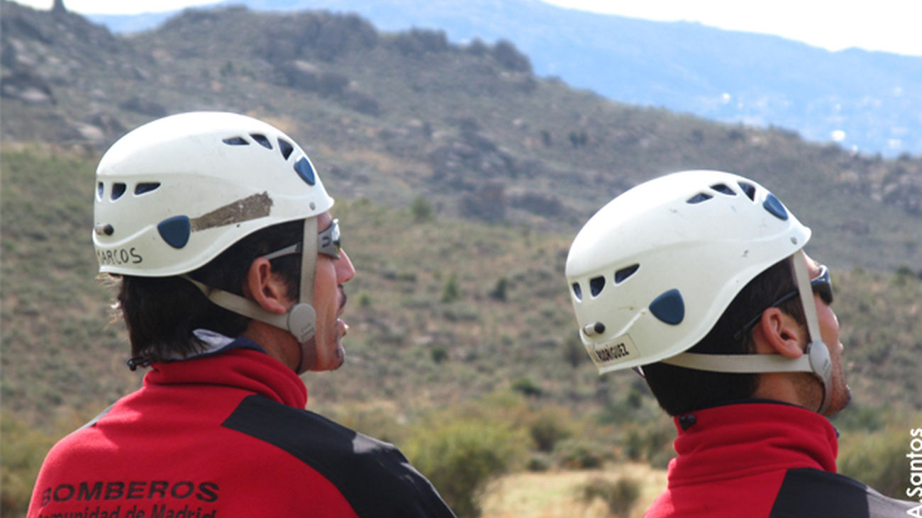 Miembros de GERA observan el rescate