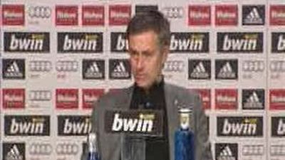 Mou se enfada con Valdano y reclama una reunión urgente con Florentino