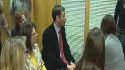 Tomás Gómez reaparece y da su respaldo a Trinidad Rollán, juzgada por prevaricación