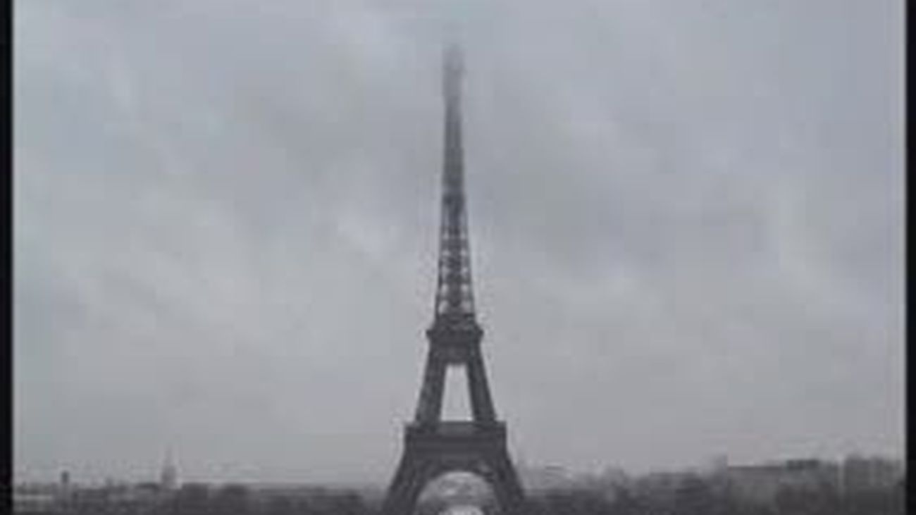 Los grandes aeropuertos europeos cancelan o atrasan dos tercios de sus vuelos