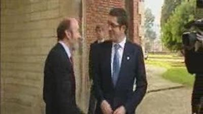 Rubalcaba a Otegi: "décadas de asesinatos no se cierran con dos o tres declaraciones"