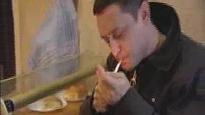 Desde este domingo ya no se puede fumar  en ningún espacio público cerrado