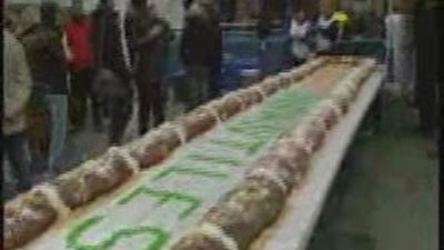 Aldeas Infantiles reparte más de 4.000 raciones de su roscón de Reyes en la Puerta del Sol