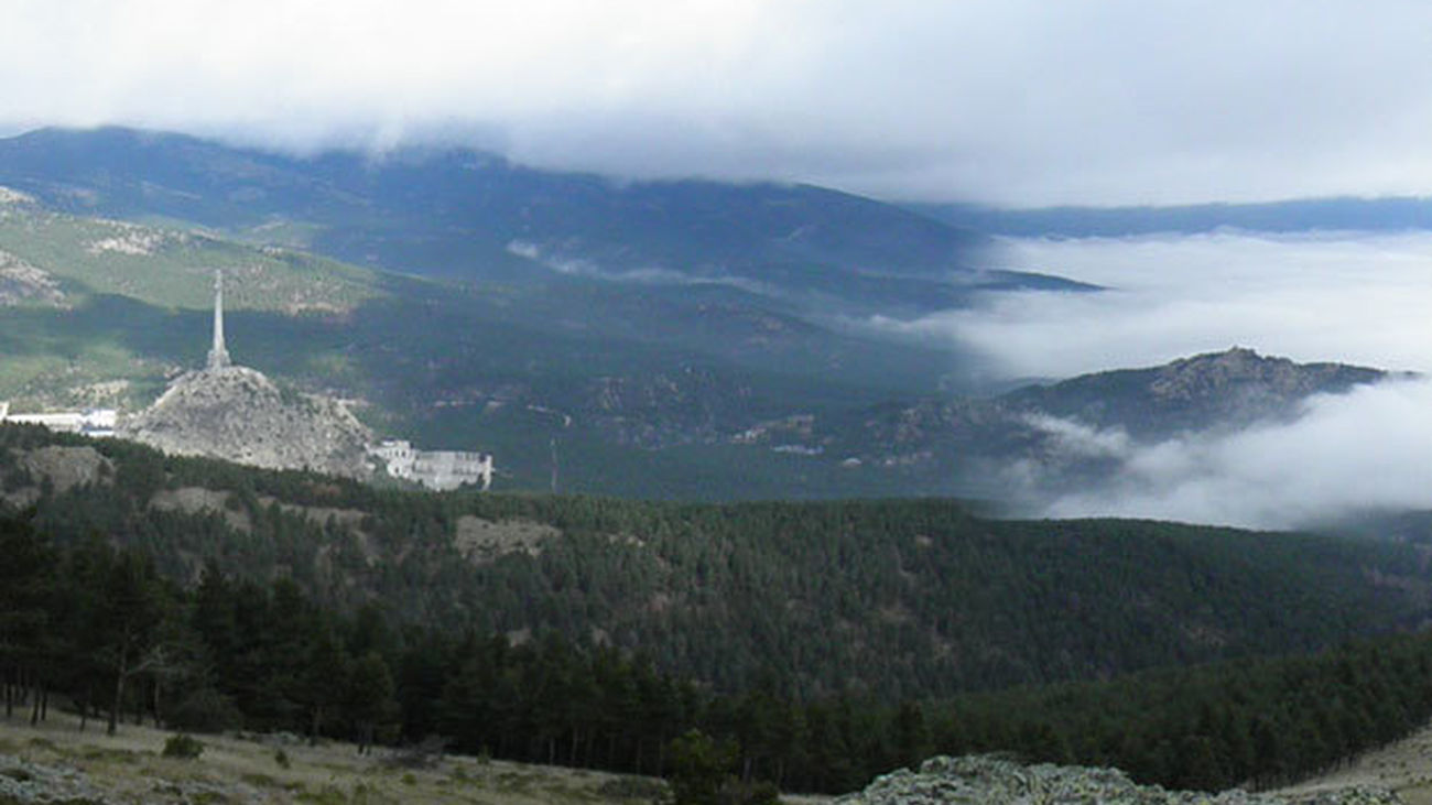 Piden más restricciones a los coches en la pista forestal del Monte Abantos