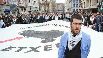 Los gobiernos español y francés rechazan hablar con los presos de ETA