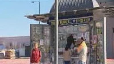 Muere un repartidor de prensa en Parla tras caer después de que le roben la furgoneta