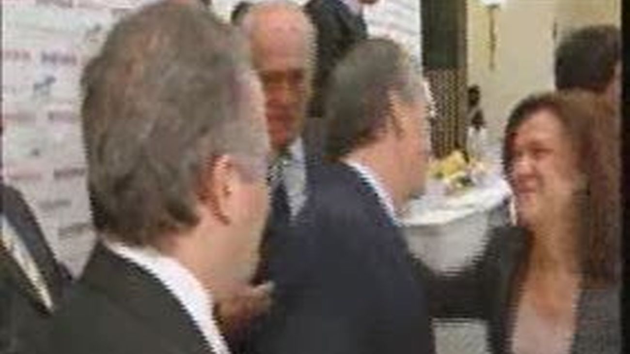 Rajoy y Esperanza Aguirre piden la dimisión del delegado del Gobierno murciano