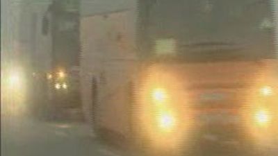 La niebla cubre casi  4.000 kilómetros de carreteras y cancela vuelos en los aeropuertos