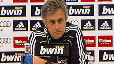 Mourinho responde a Valdano: "Estoy mayor para recaditos por la prensa"