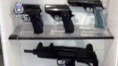 Tres detenidos al desmantelar la Policía un taller ilegal de armas en Orihuela
