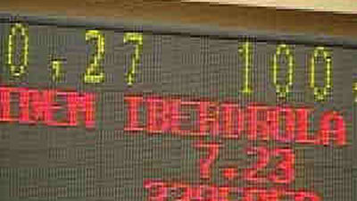 La desconfianza dispara la prima a los 402 puntos y mantiene a la bolsa en mínimos anuales