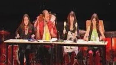 Un concierto con  cucharas, sartenes y escobas