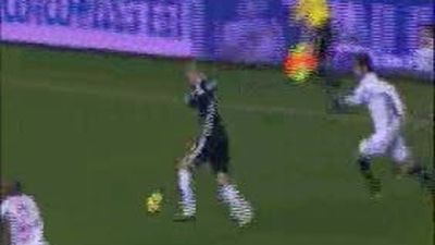 El Madrid, a un paso de la final, tras imponerse 0-1 al Sevilla con gol de Benzemá