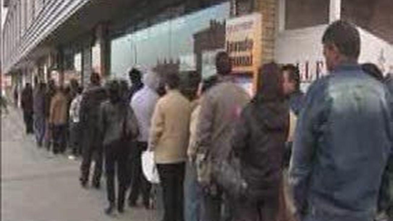 El paro subió en 370.100 personas en 2010, un 8,5% más