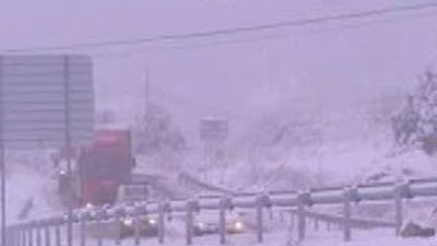 Nieve en las carreteras de la Sierra y por encima de los 800 metros