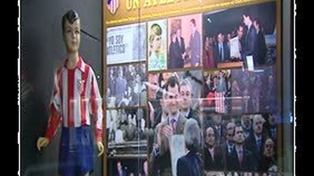Jugadores del Atlético de Madrid se dan cita en  el tributo organizado en el centenario de su camiseta