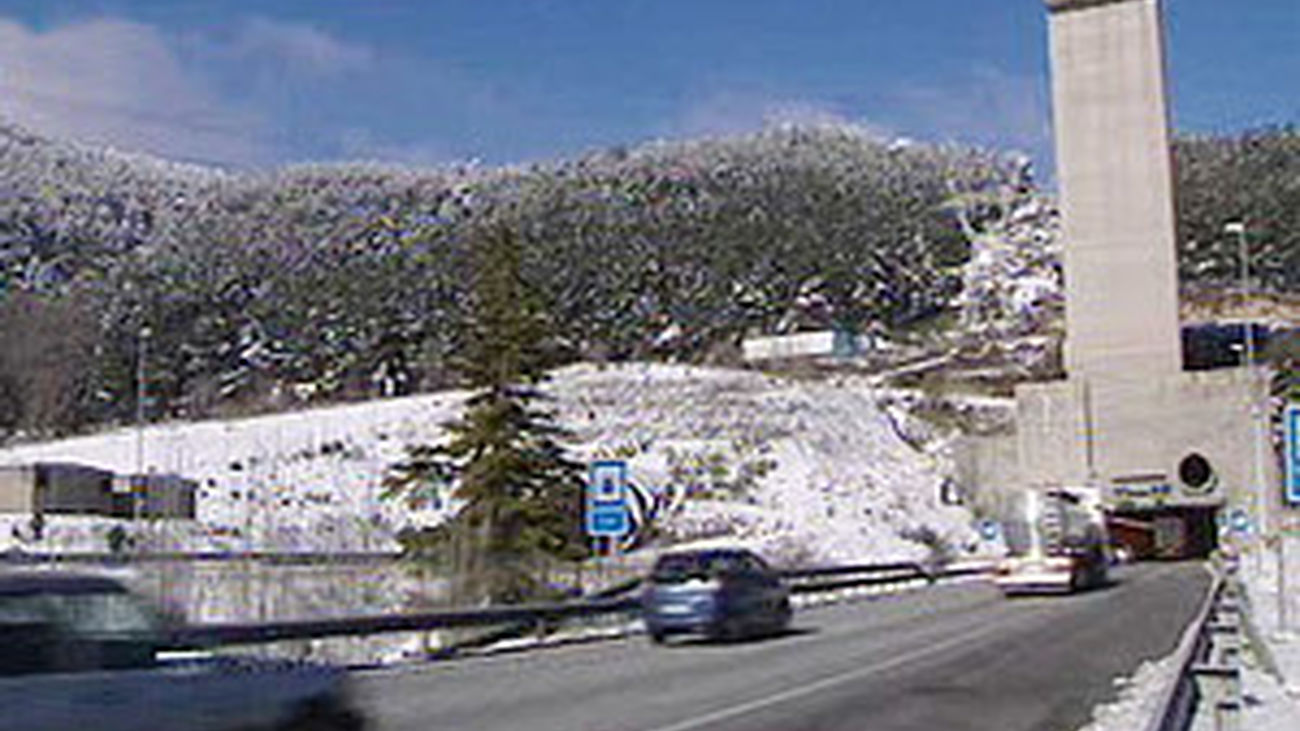 El primer radar de tramo de España,  en el túnel de Guadarrama, ya ha comenzado a multar