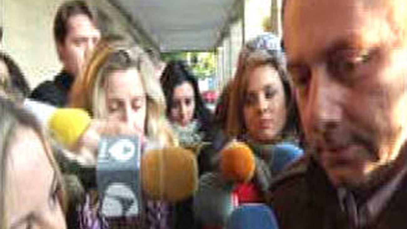 Padres de Marta del Castillo a la entrada del juzgado