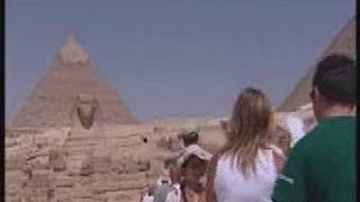 Los turistas cambian las pirámides de Egipto por las playas de Canarias