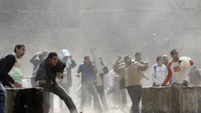 Los disturbios se propagan por El Cairo en otra jornada de caos y violencia