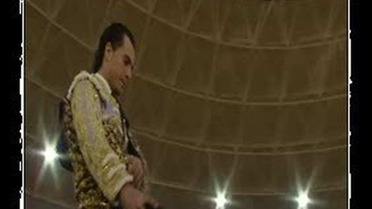 Triunfal corrida en Candeleda, y orejas a Robleño y Fandiño en Valdemorillo