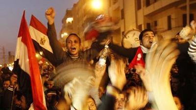 Mubarak cede el poder y se lo entrega a las Fuerzas Armadas