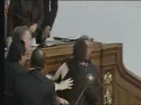 A tortas en la Asamblea de Venezuela