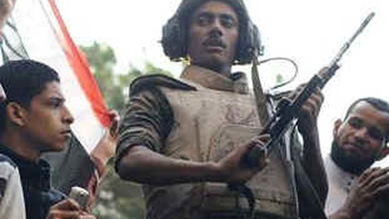 Gobernantes militares de Egipto disuelven el Parlamento