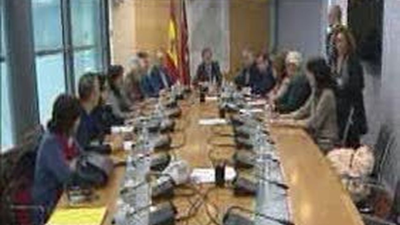 Comunidad y sindicatos firman el acuerdo de reducción de horas sindicales