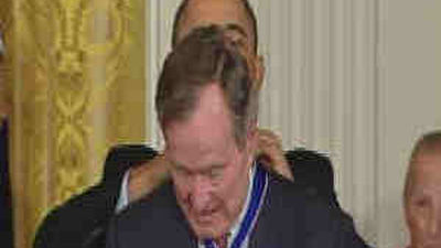 Obama entrega Medalla de la Libertad a George Bush, Merkel y Silvia Méndez