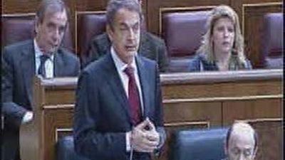 Zapatero justifica los cambios de criterio porque la economía no se queda quieta