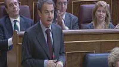 Zapatero se ampara en el 23-F  para no discutir con Rajoy sobre economía