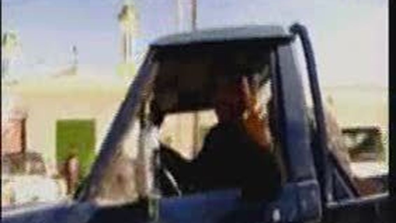 El régimen libio se tambalea tras quedar la zona oriental en poder de los revolucionarios