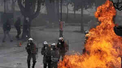 El FMI, la UE y el BCE inician crucial evaluación la deuda griega en medio de protestas