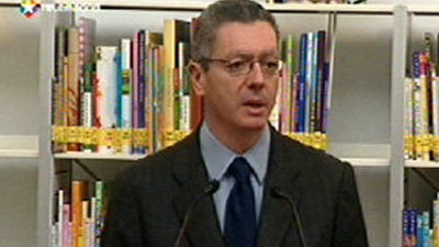 Gallardón dice que el Ayuntamiento impulsará un  carné único para las bibliotecas de Madrid